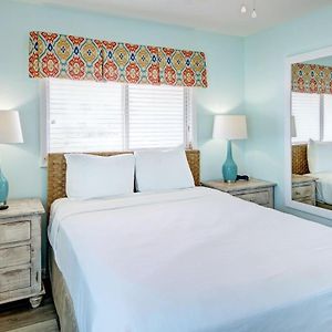 Two-Bedroom Apartment Sea Villas F7